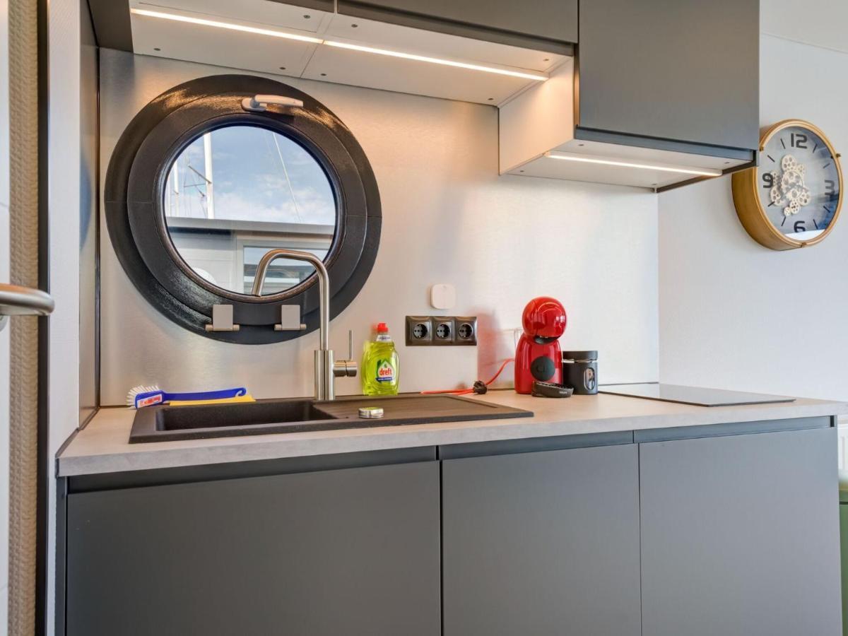 Beautiful Houseboat In Marina Of Volendam Hotel Ngoại thất bức ảnh